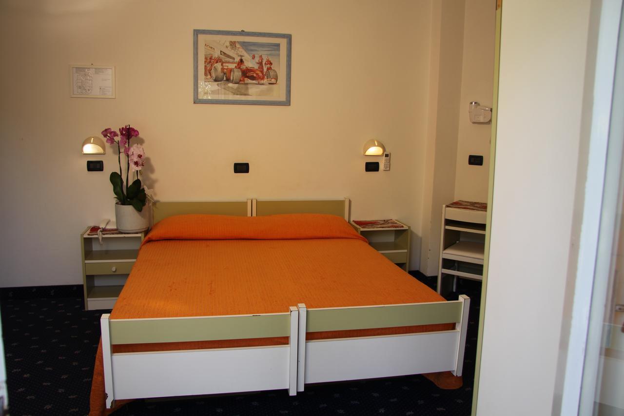 Tilly Hotel