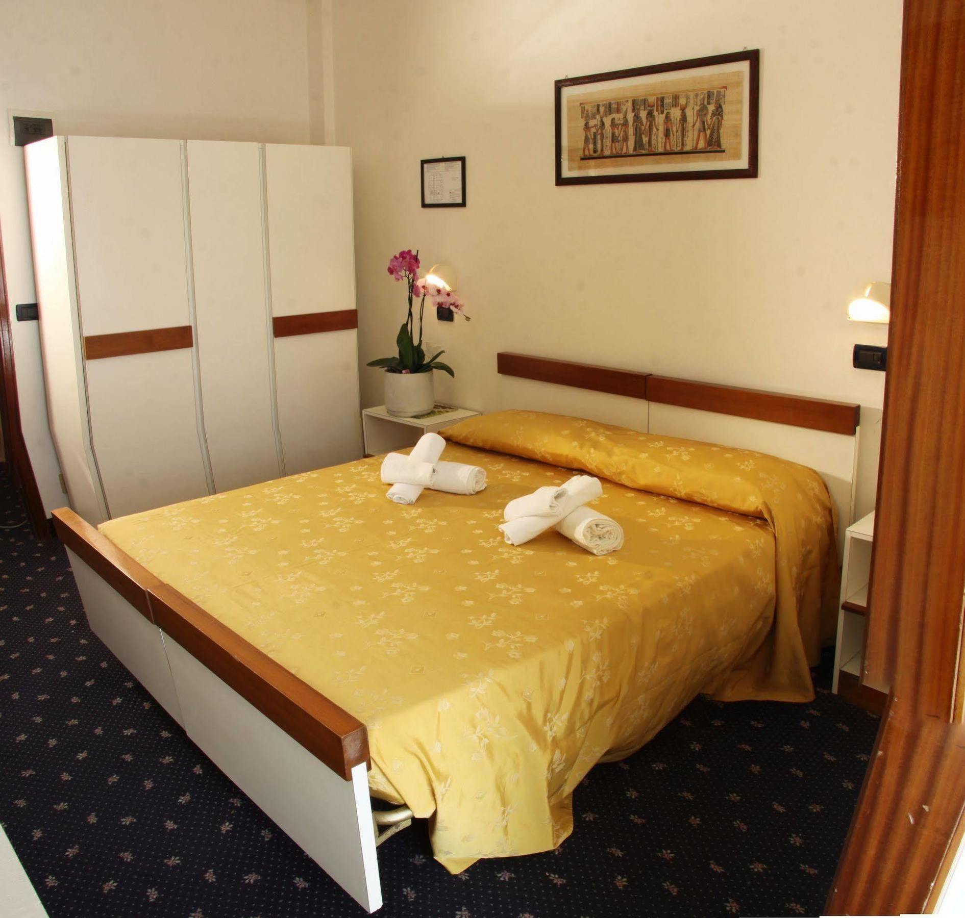 Tilly Hotel 3*