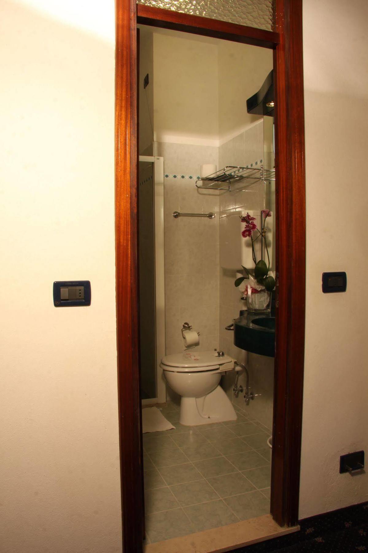 Tilly Hotel 3*