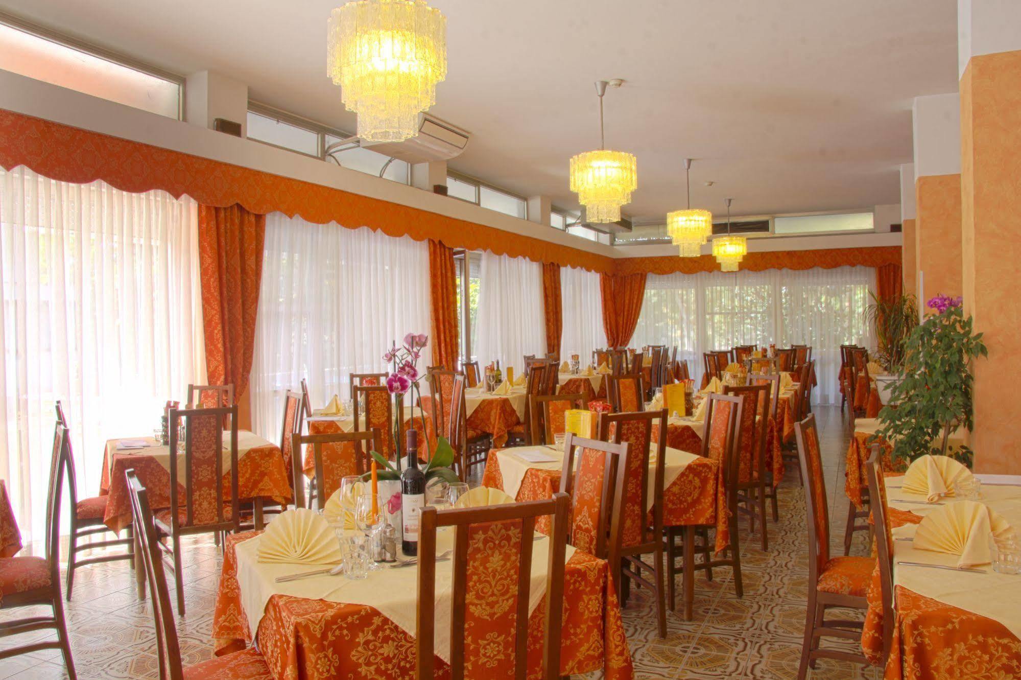 Tilly Hotel 3*